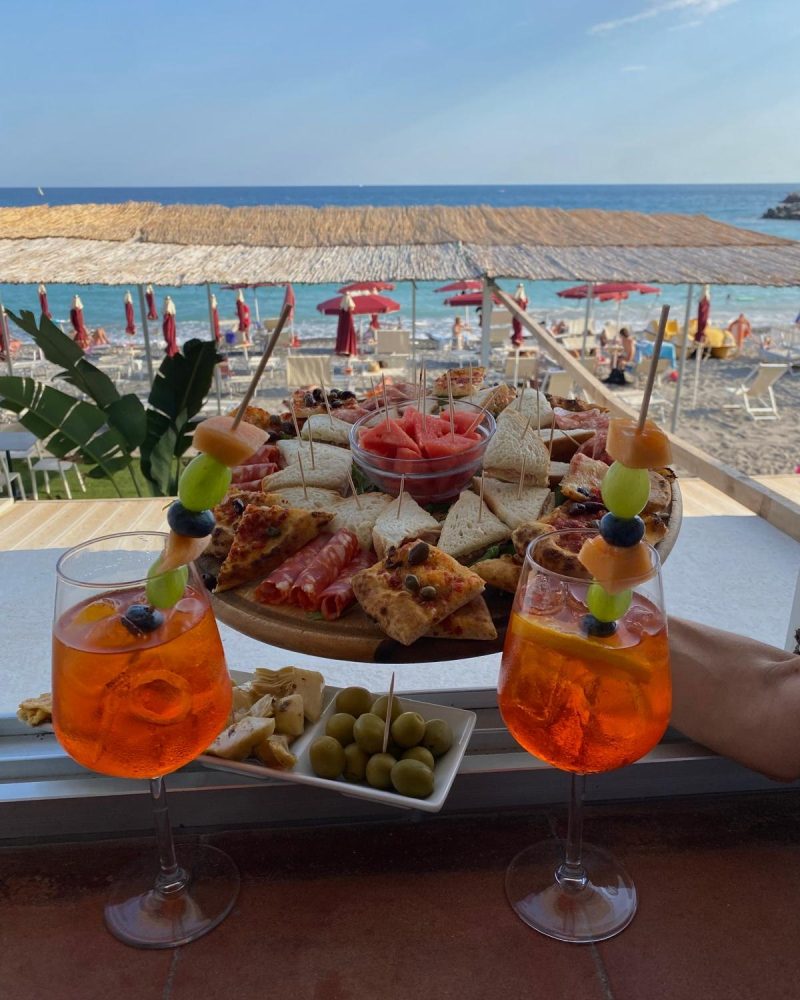 Aperitivo in spiaggia Ospedaletti
